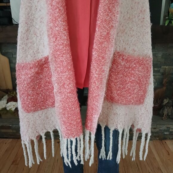 Madison 88 Women's Very Long Winter Scarf Wrap with Fringes & 2 Front Pockets - Picture 7 of 8